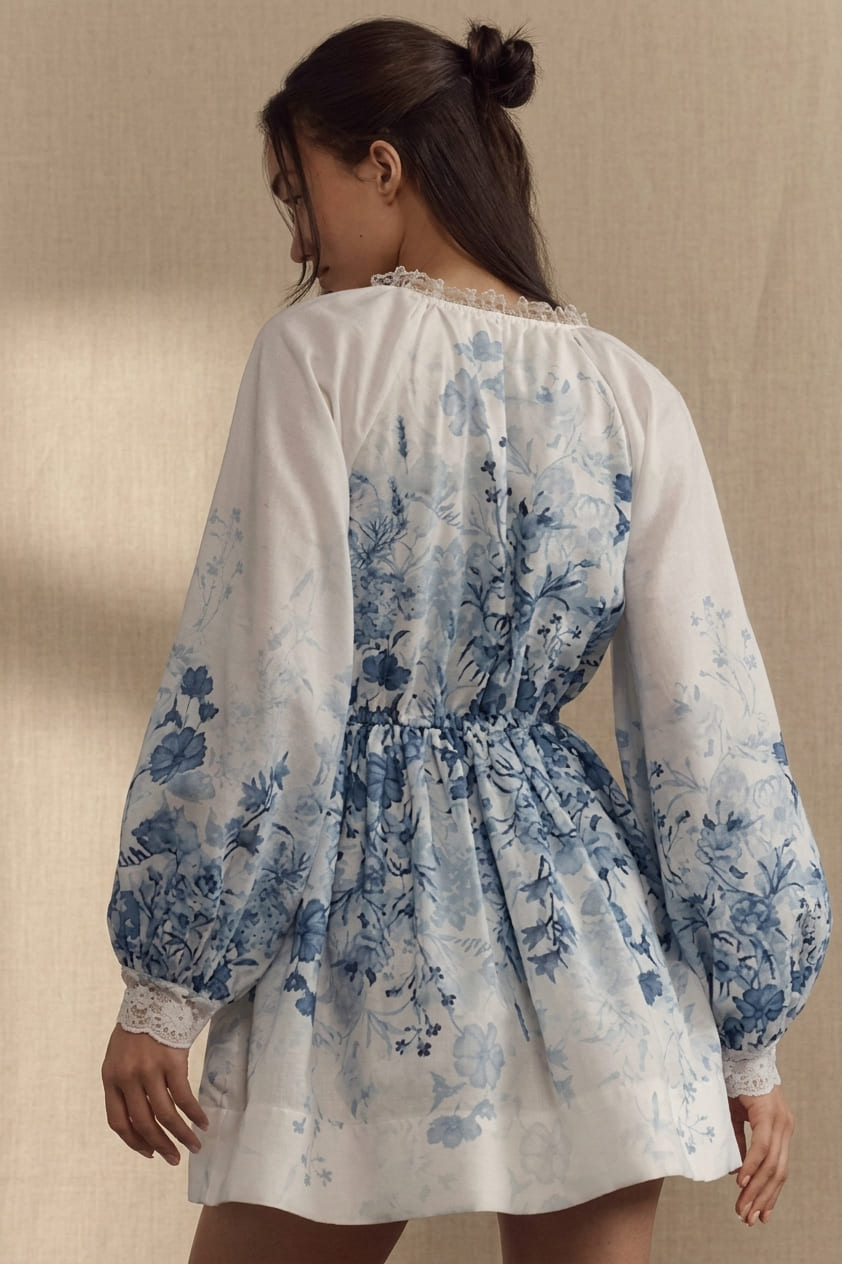 Vestido Corto Floral de Manga Abullonada