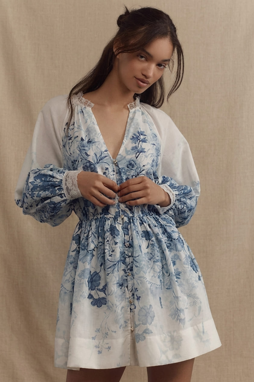 Vestido Corto Floral de Manga Abullonada